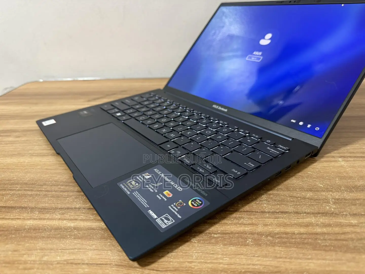 Nouveau Asus ZenBook Flip 14 UX461UA 16GB Intel Core i9 SSD 1T