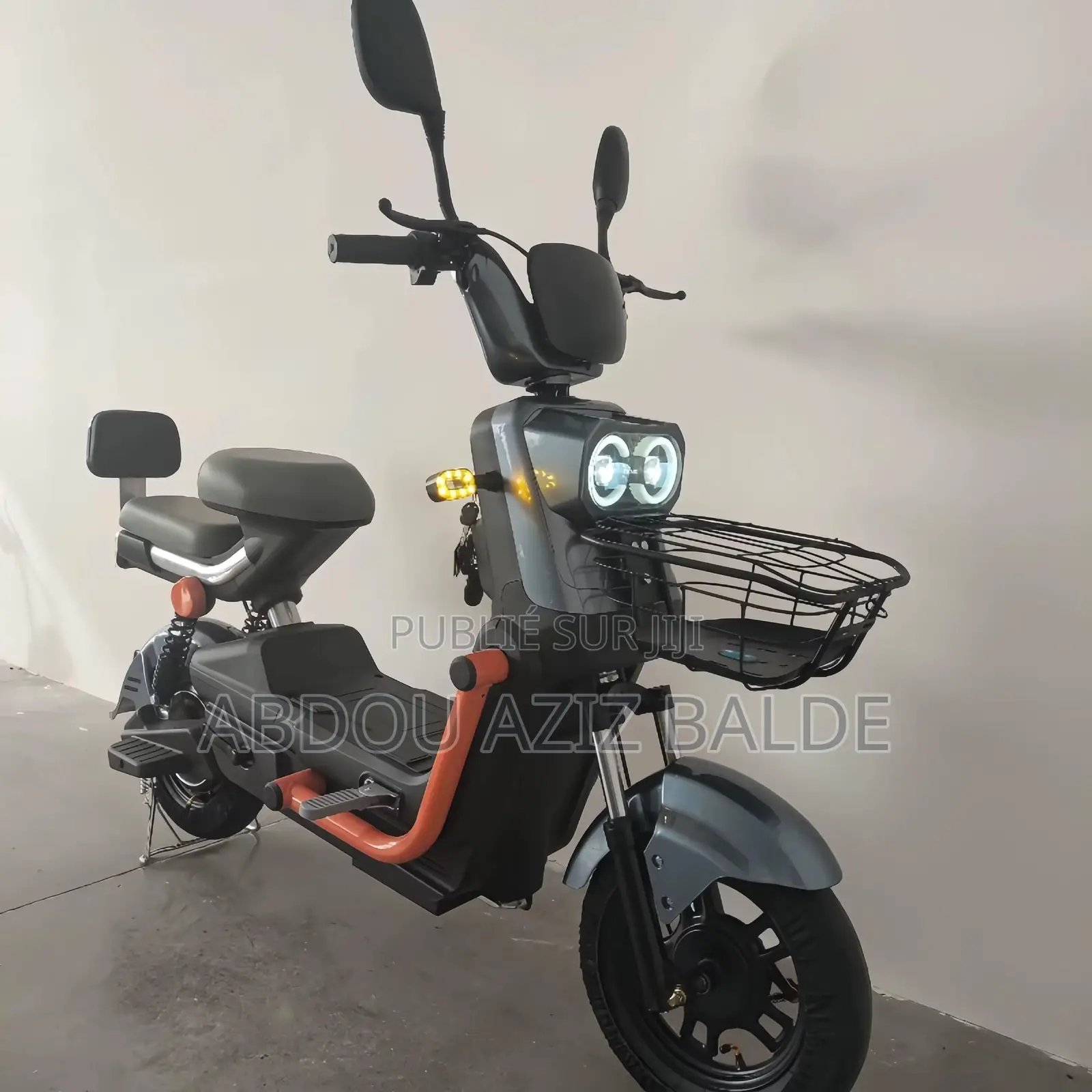 Nouveau Autre 2025 Gris