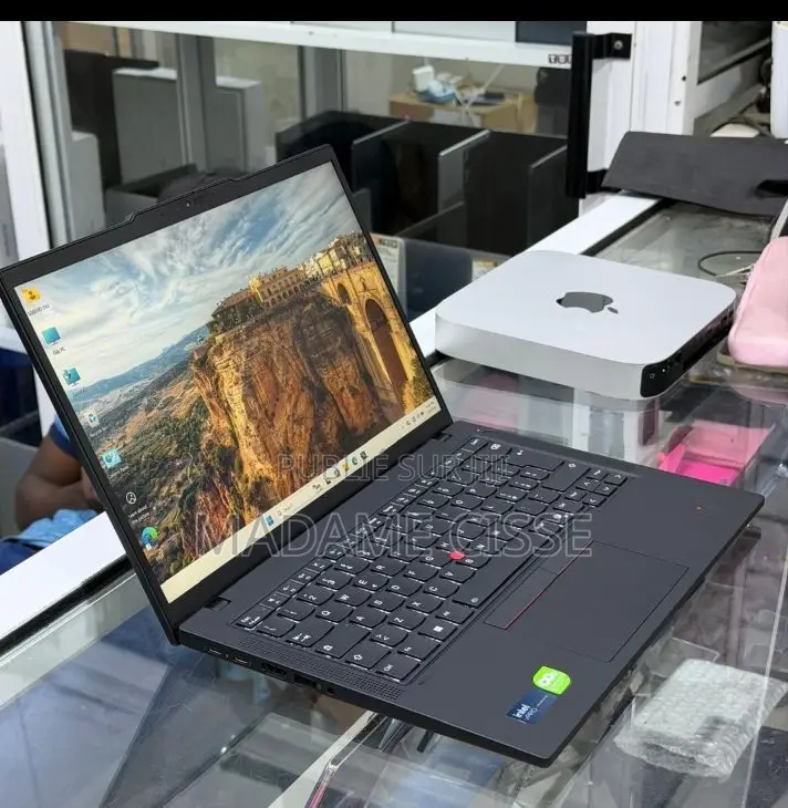 Nouveau Lenovo ThinkPad T14 16GB Intel Core Ultra 5 SSD 512GB