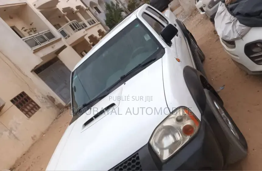 Nissan Hardbody 2019 Blanc