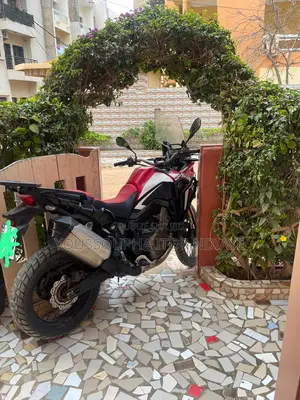 Honda CB 2017 Rouge