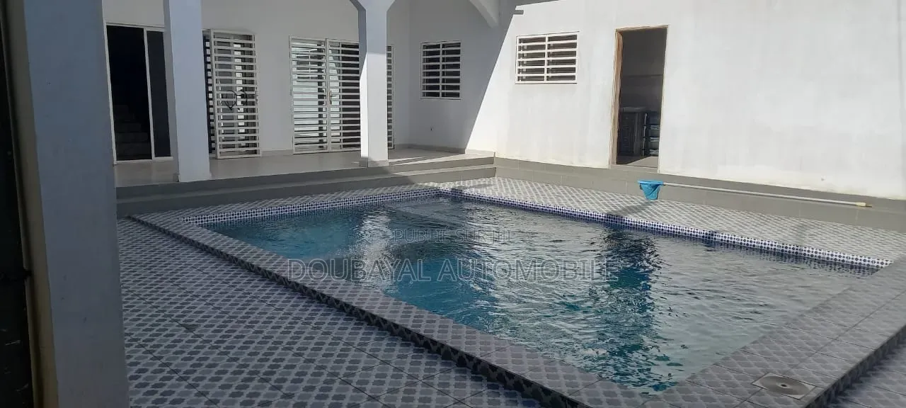Meublé 3chbre Villa dans Somone, Thiès Sud à Vendre
