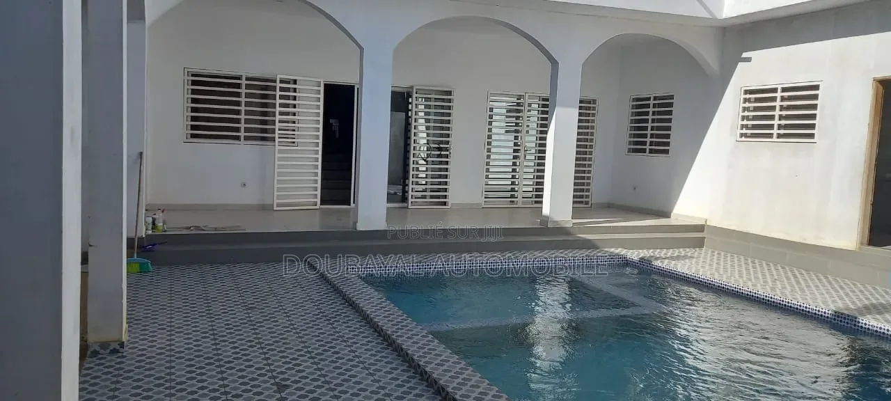 Meublé 3chbre Villa dans Somone, Thiès Sud à Vendre
