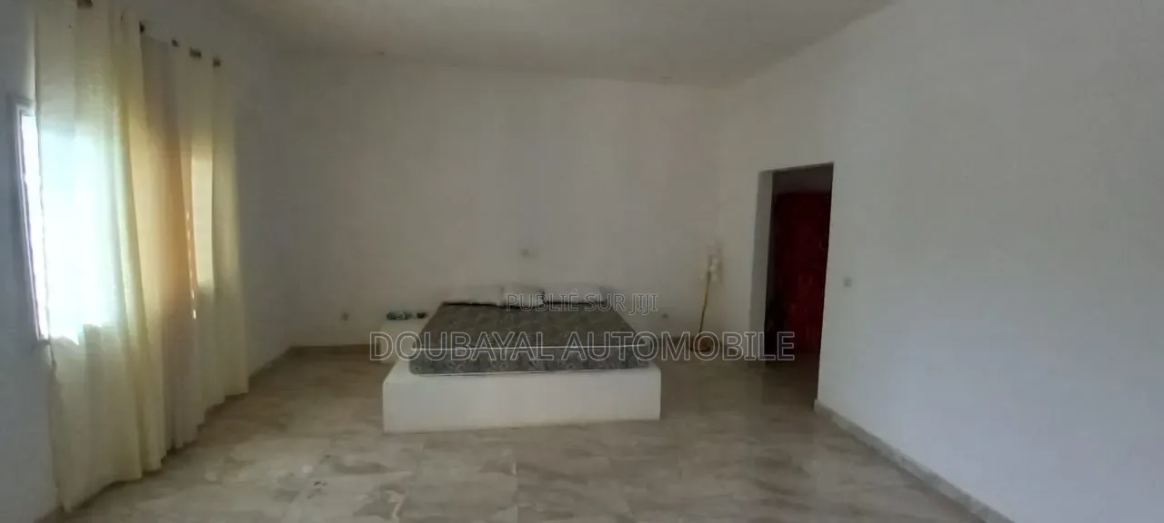 Meublé 3chbre Villa dans Somone, Thiès Sud à Vendre