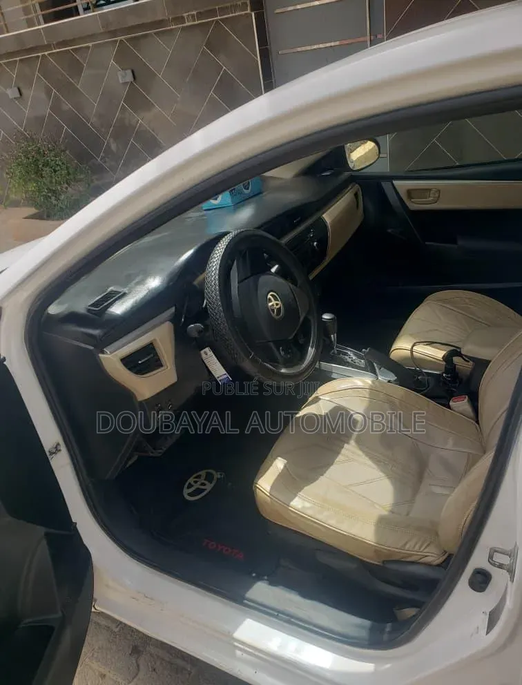 Toyota Corolla 2015 Blanc