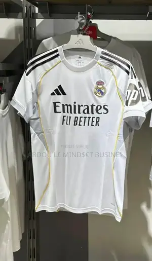 Maillots Real Madrid Disponible