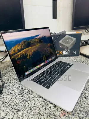 Nouveau Apple MacBook Pro 2019 16GB Intel Core i7 SSD 500GB