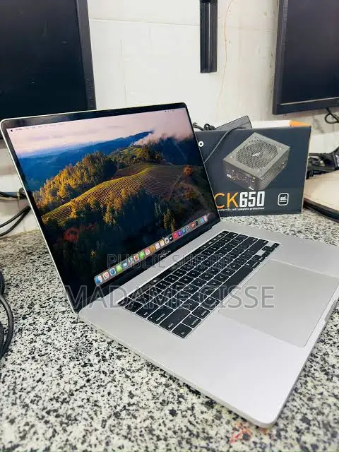 Nouveau Apple MacBook Pro 2019 16GB Intel Core i7 SSD 500GB