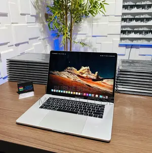 Nouveau Apple MacBook Pro 2019 16GB Intel Core i7 SSD 500GB