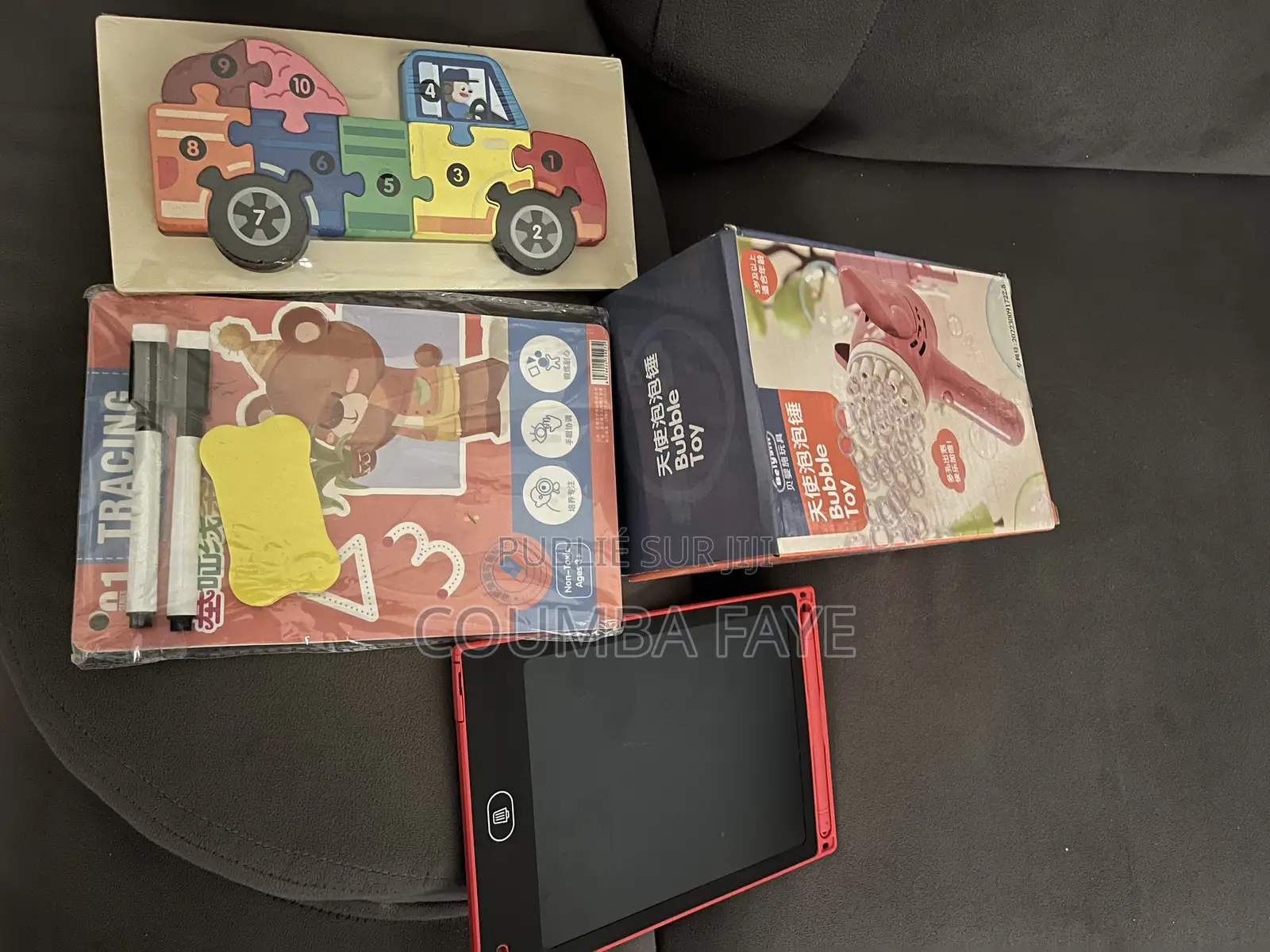 Ardoise Électronique, Puzzle, Pistolet À Bulles Et Cahier Pratique