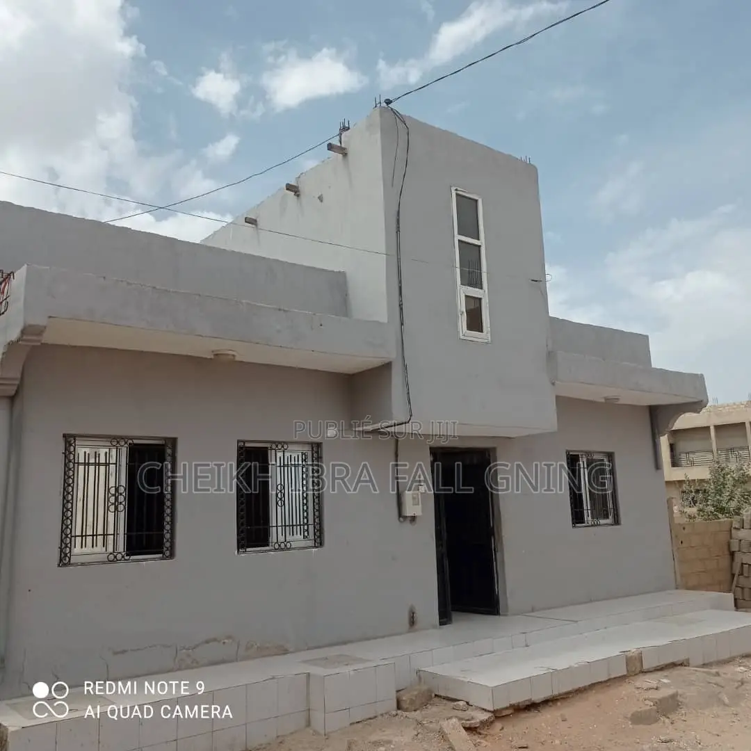 4chbre Maison dans Villa Terrasse, Sangalkam à Vendre