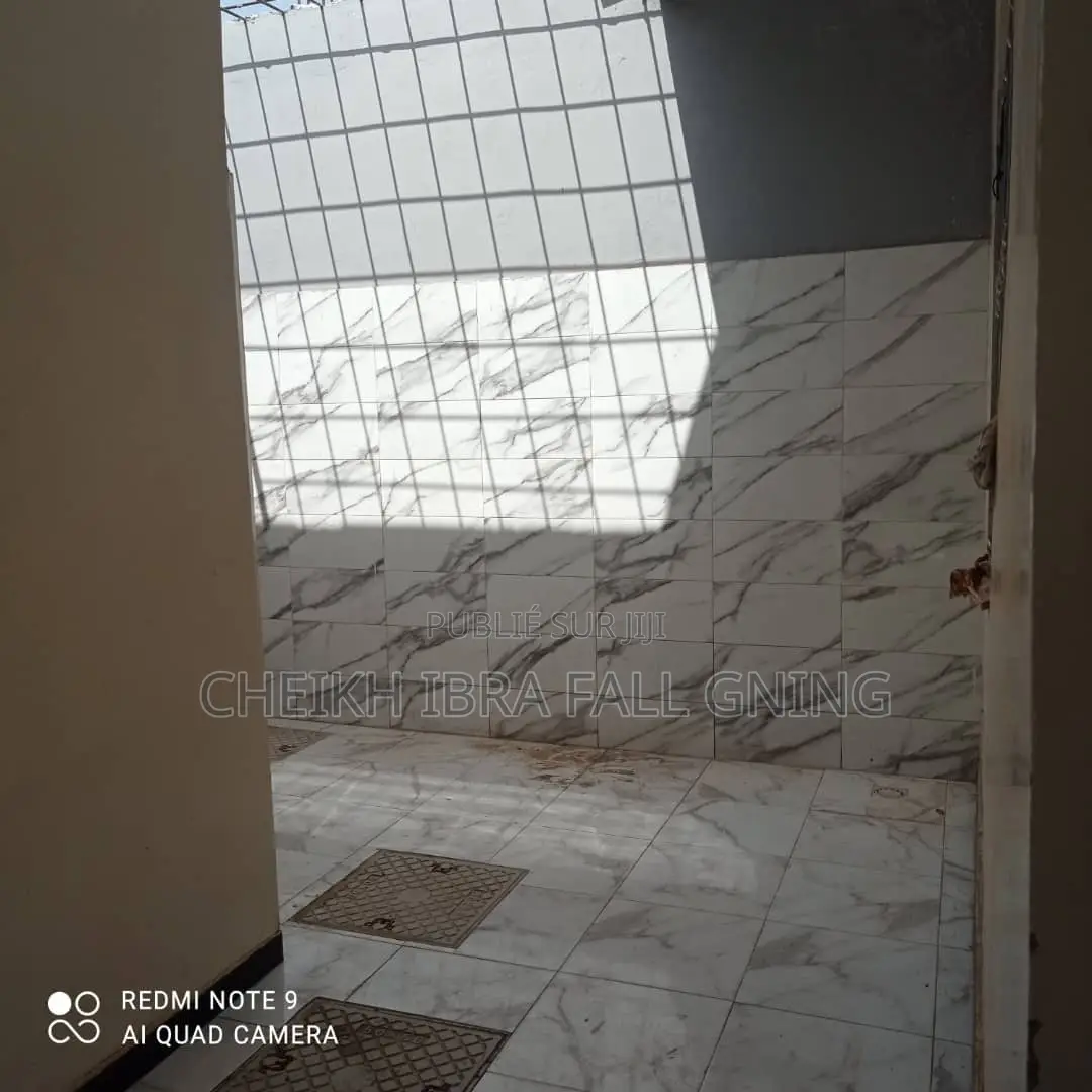 4chbre Maison dans Villa Terrasse, Sangalkam à Vendre