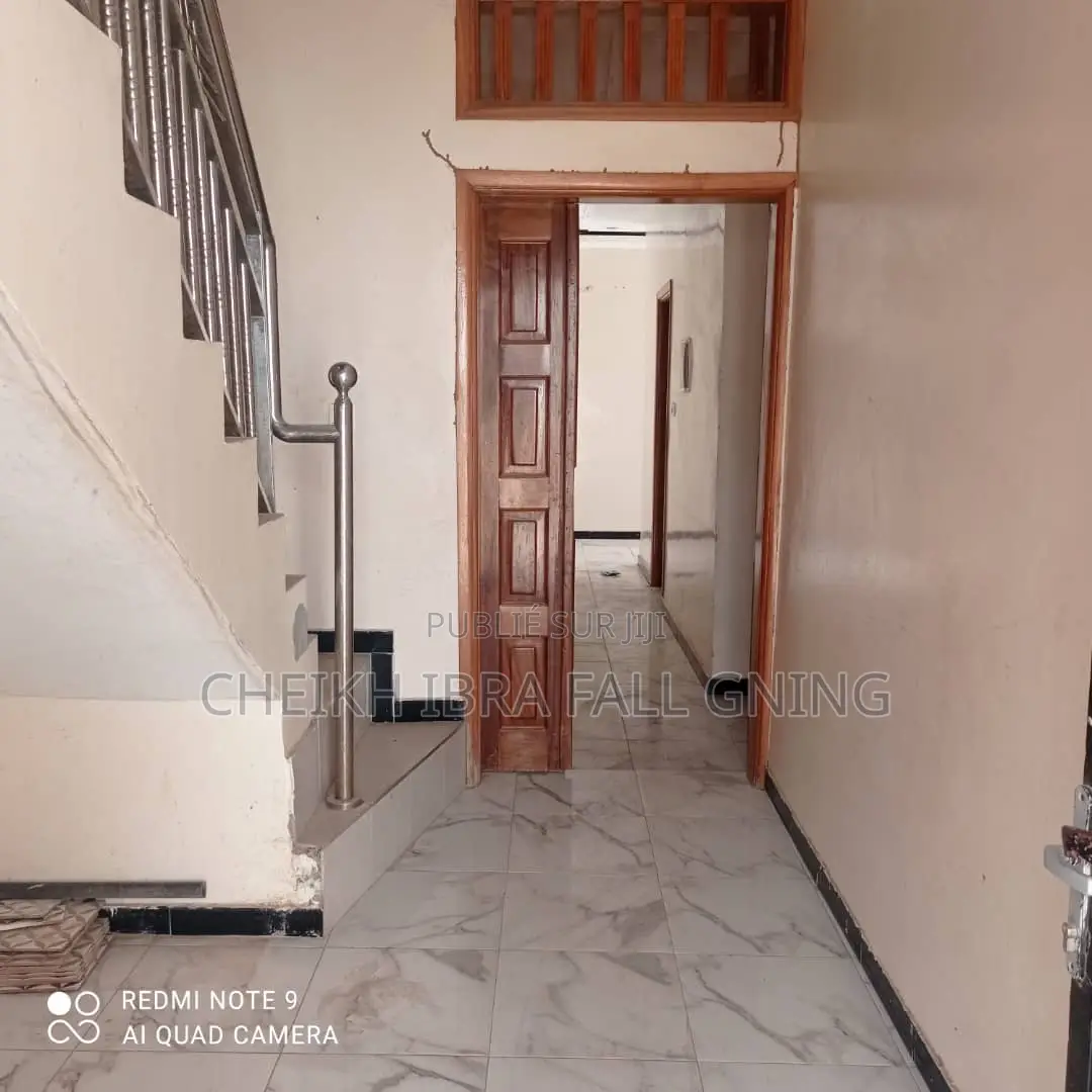 4chbre Maison dans Villa Terrasse, Sangalkam à Vendre
