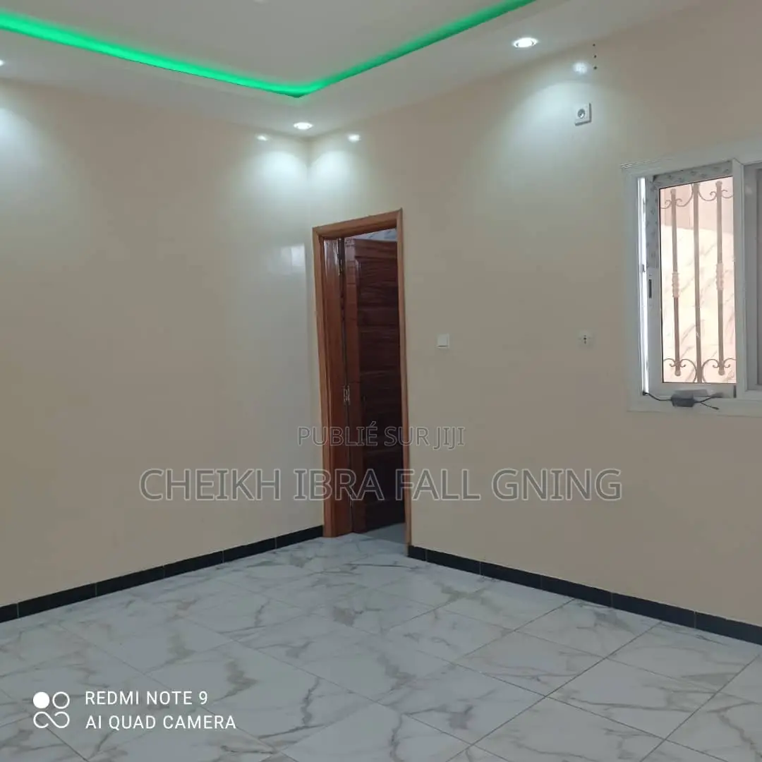 4chbre Maison dans Villa Terrasse, Sangalkam à Vendre