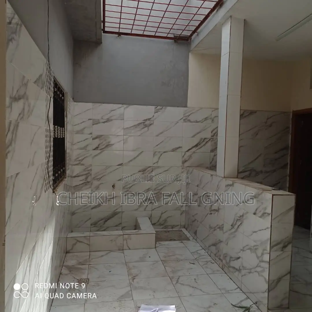 4chbre Maison dans Villa Terrasse, Sangalkam à Vendre