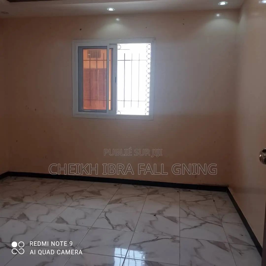 4chbre Maison dans Villa Terrasse, Sangalkam à Vendre