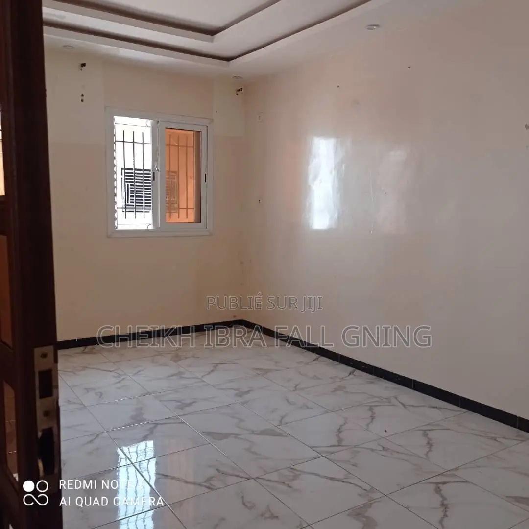 4chbre Maison dans Villa Terrasse, Sangalkam à Vendre