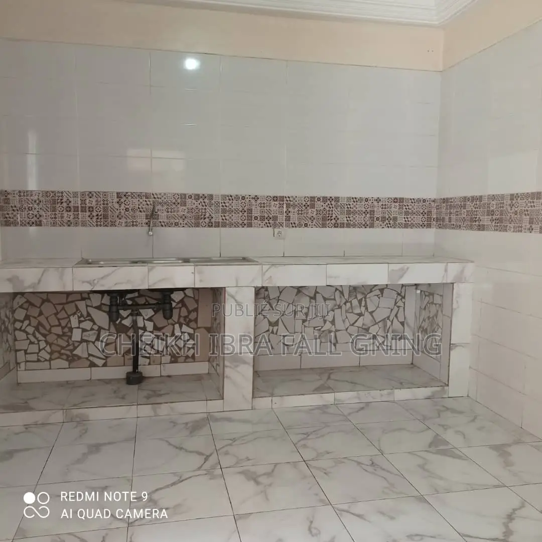 4chbre Maison dans Villa Terrasse, Sangalkam à Vendre