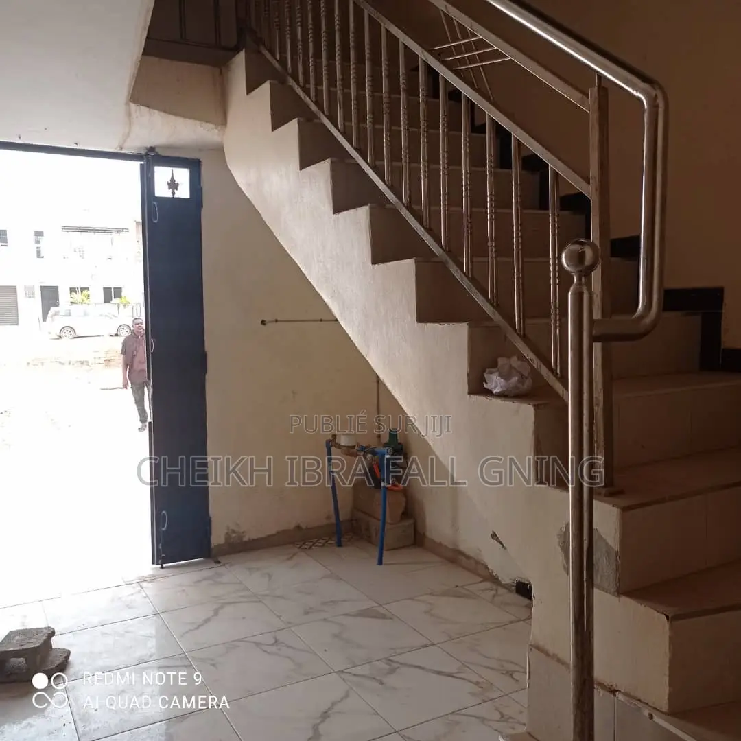 4chbre Maison dans Villa Terrasse, Sangalkam à Vendre