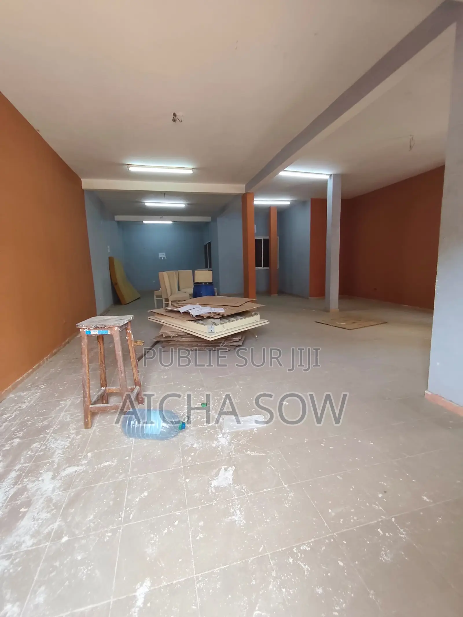 Dépôt À Louer – 120 M2 – Mermoz / VDN