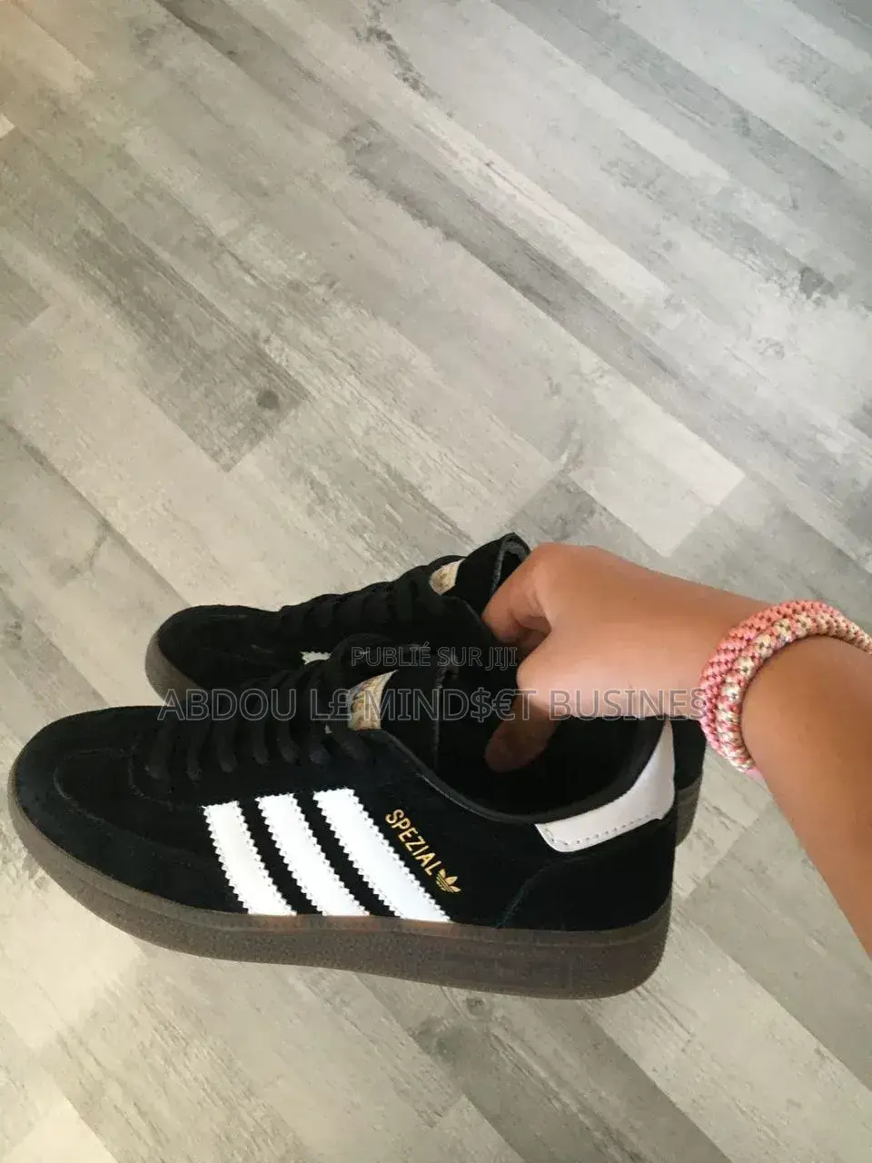 Adidas Spezial Noir-Blanc Disponible