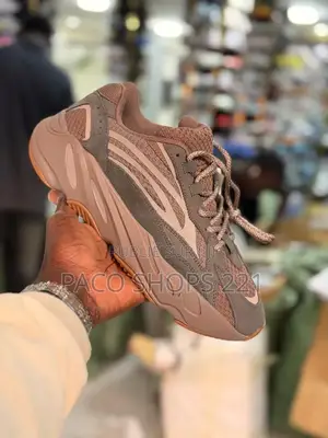 Adidas Yeezy Boost 700 V2