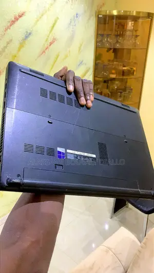 Ordinateur portable Dell Latitude 3560 4GB Intel Core i3 SSD 500GB