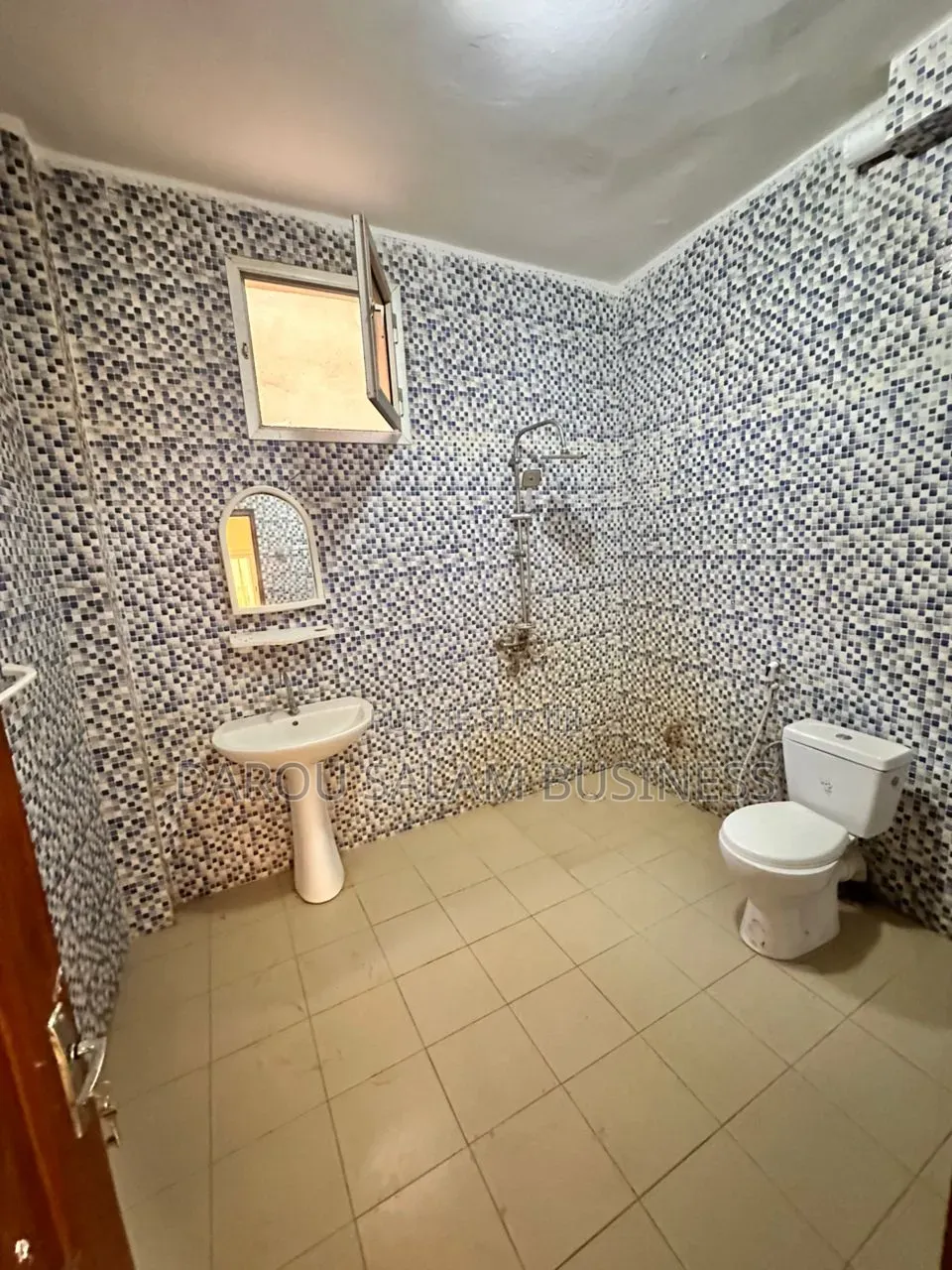 3chbre Appartement dans Nord Foire, Yoff à Louer