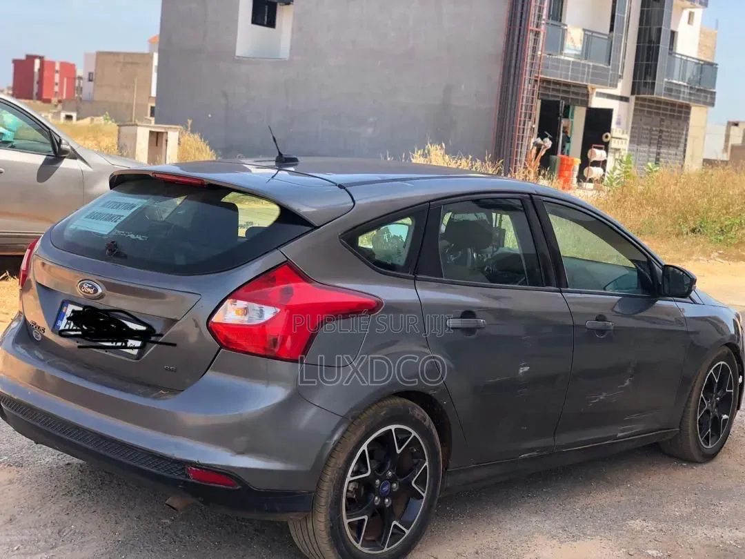 Ford Focus 2014 Gris
