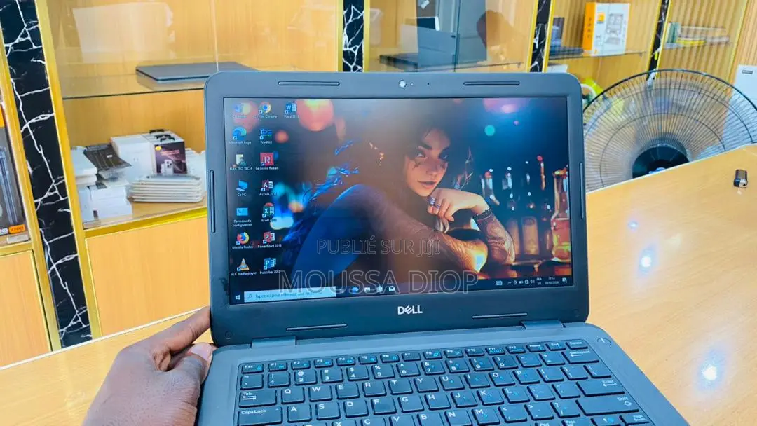 Nouveau Dell Latitude 3189 8GB Intel Core i3 SSD 128GB