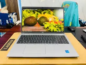 Nouveau Ordinateur portable Dell Precision 3561 16GB Nvidia SSD 256GB