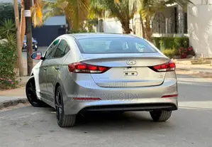 Hyundai Elantra 2017 Gris