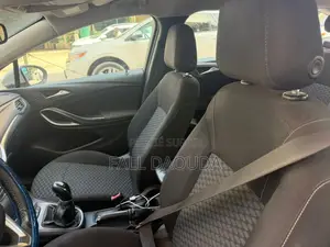 Opel Astra 2017 Gris