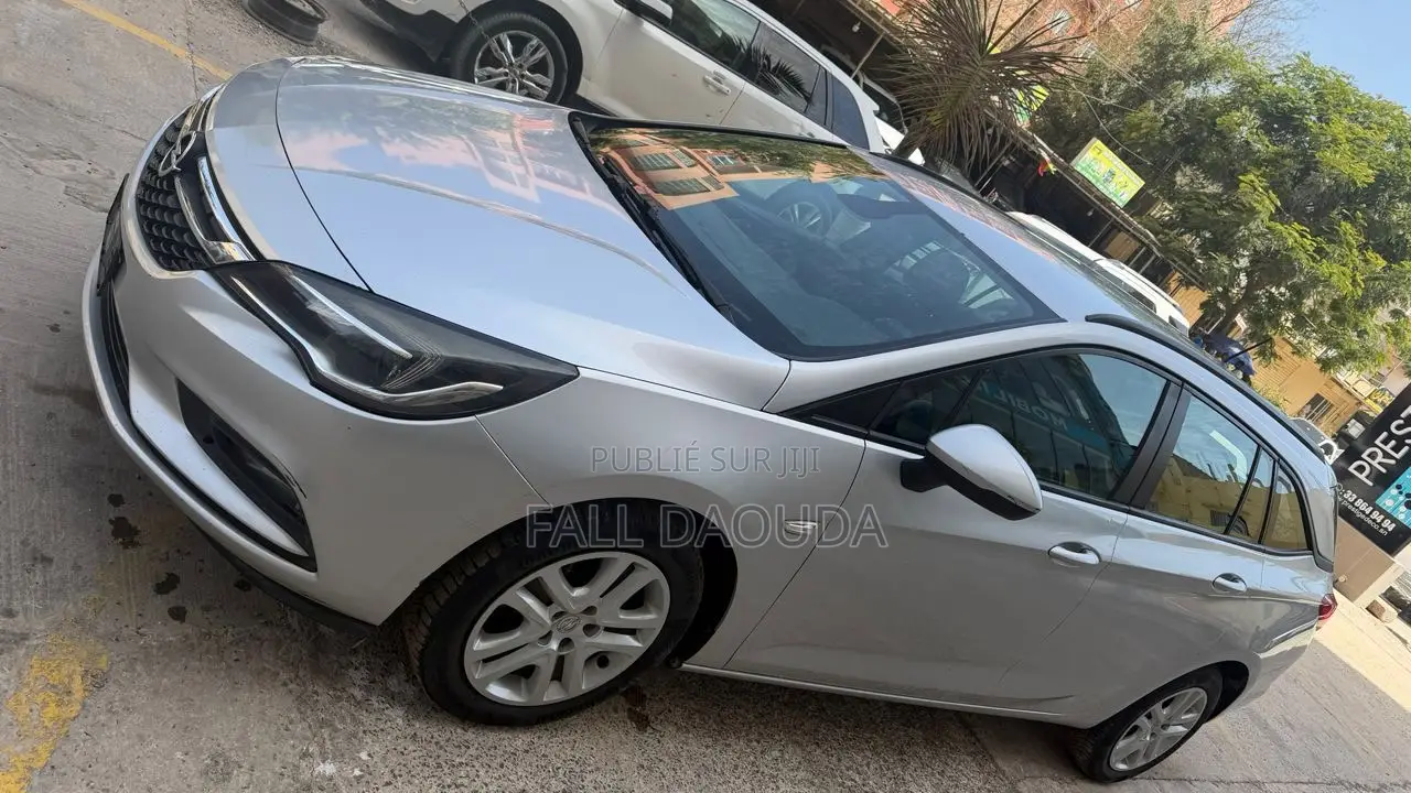 Opel Astra 2017 Gris