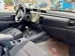 Toyota Hilux 2023 Noir