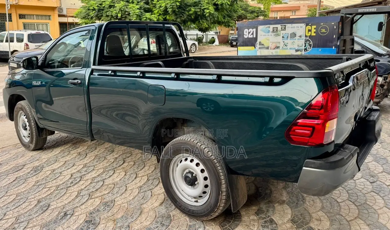 Toyota Hilux 2023 Noir