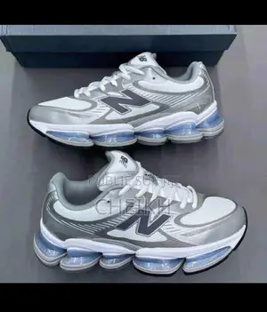 Des Cheaussur Homme Diference Couleur