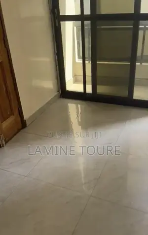 2chbre Appartement dans Gfs, Fann-Point E-Amitié à Louer