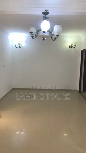 2chbre Appartement dans Gfs, Fann-Point E-Amitié à Louer