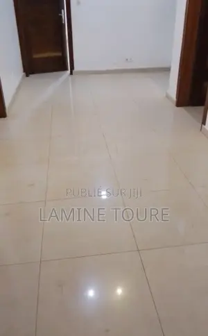 2chbre Appartement dans Gfs, Fann-Point E-Amitié à Louer