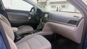 Hyundai Elantra 2019 Bleu