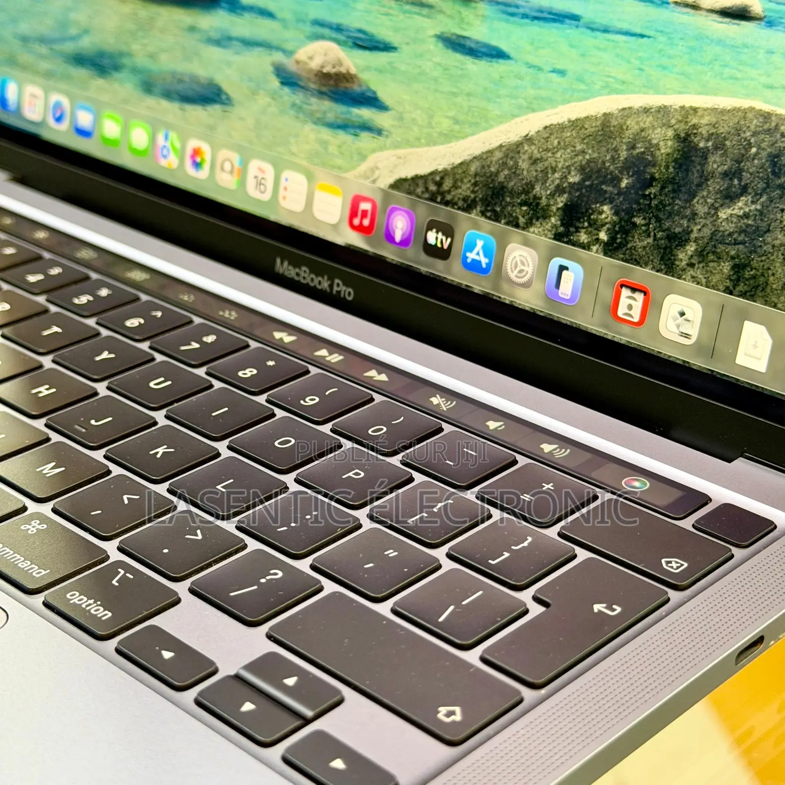 Nouveau Apple MacBook Pro 2020 32GB Intel Core i7 SSD 1T