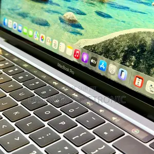 Nouveau Apple MacBook Pro 2020 32GB Intel Core i7 SSD 1T