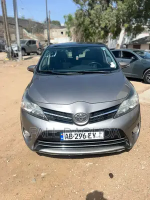 Toyota Verso 2017 Gris