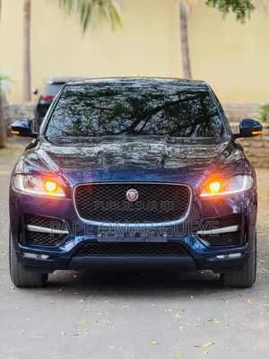 Jaguar F-Pace 2017 Bleu