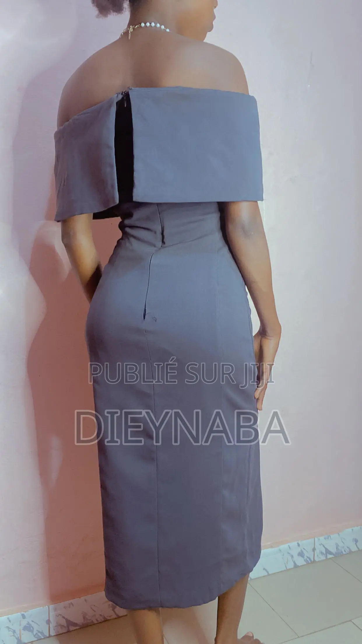 Robe De Soirée Chic À Épaule Dénudé. Taille S. Vert Foncé