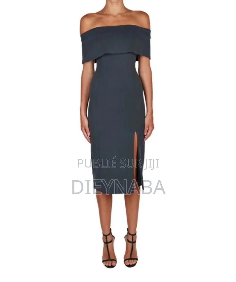 Robe De Soirée Chic À Épaule Dénudé. Taille S. Vert Foncé