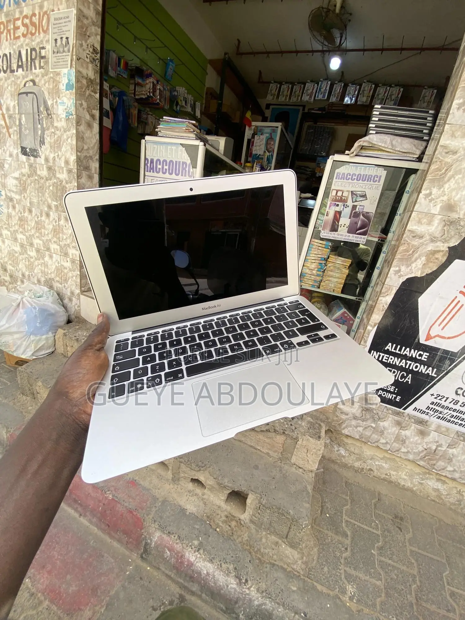 Ordinateur portable Apple MacBook Air 2015 4GB Intel Core i5 SSD 128GB