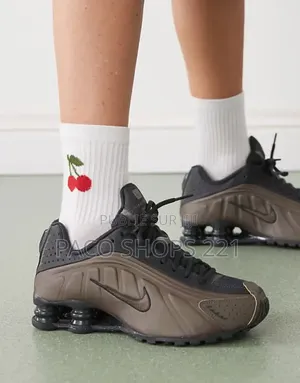 Nike Shox R4