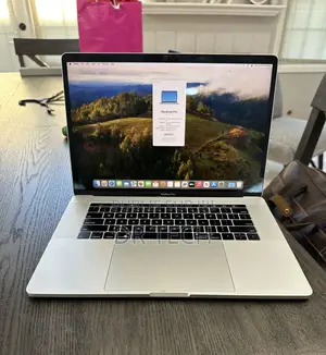 Ordinateur de bureau Apple Mac Pro 4GB Intel Core i7 HDD 512GB